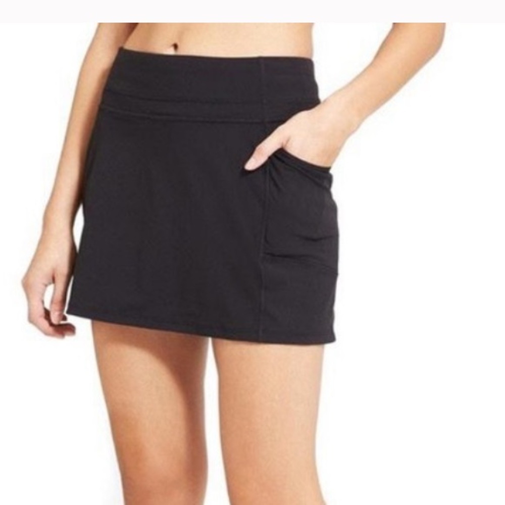 Athleta small Donny be free skort in black